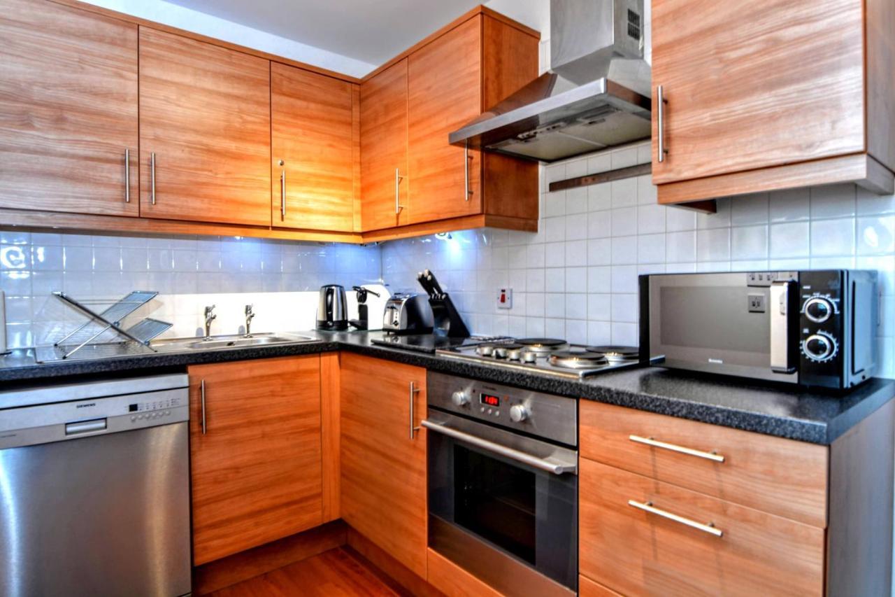 Stylish City Centre Apartment - Home From Home With Fully-Equipped Kitchen, Smart Tv, Netflix, Superfast Wifi, Free Parking, Self Check-In - By Brightleap Apartments Милтън Кейнс Екстериор снимка